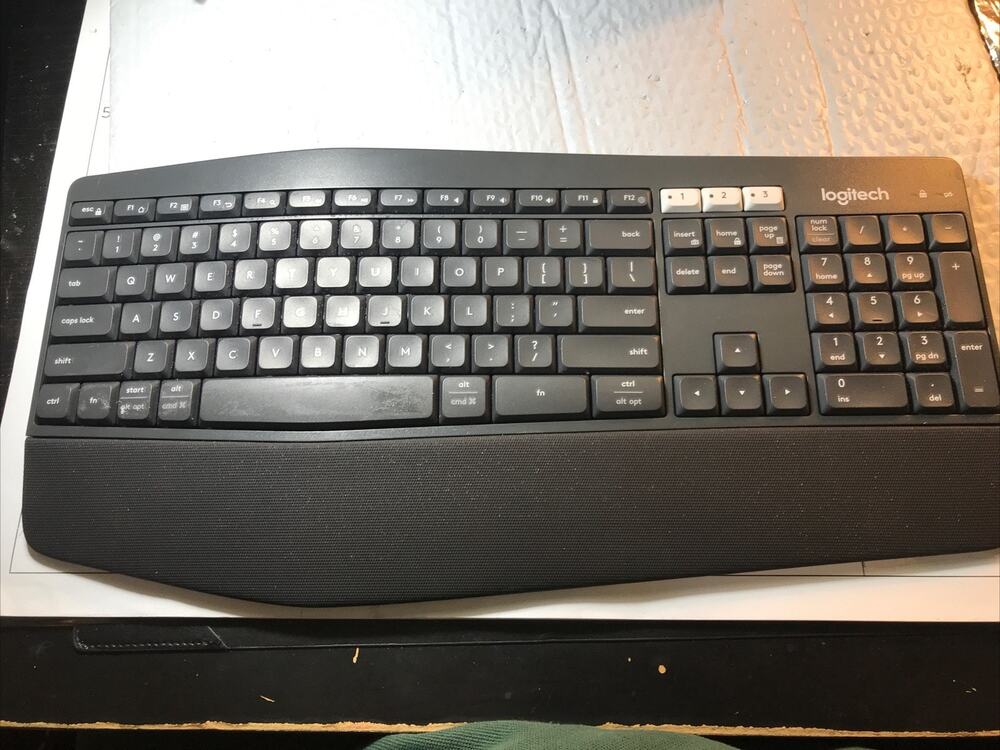 Logitech K850 Wireless Keyboard - Black Used